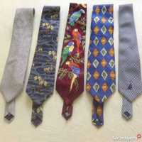Zestaw markowych krawatów jedwabnych .