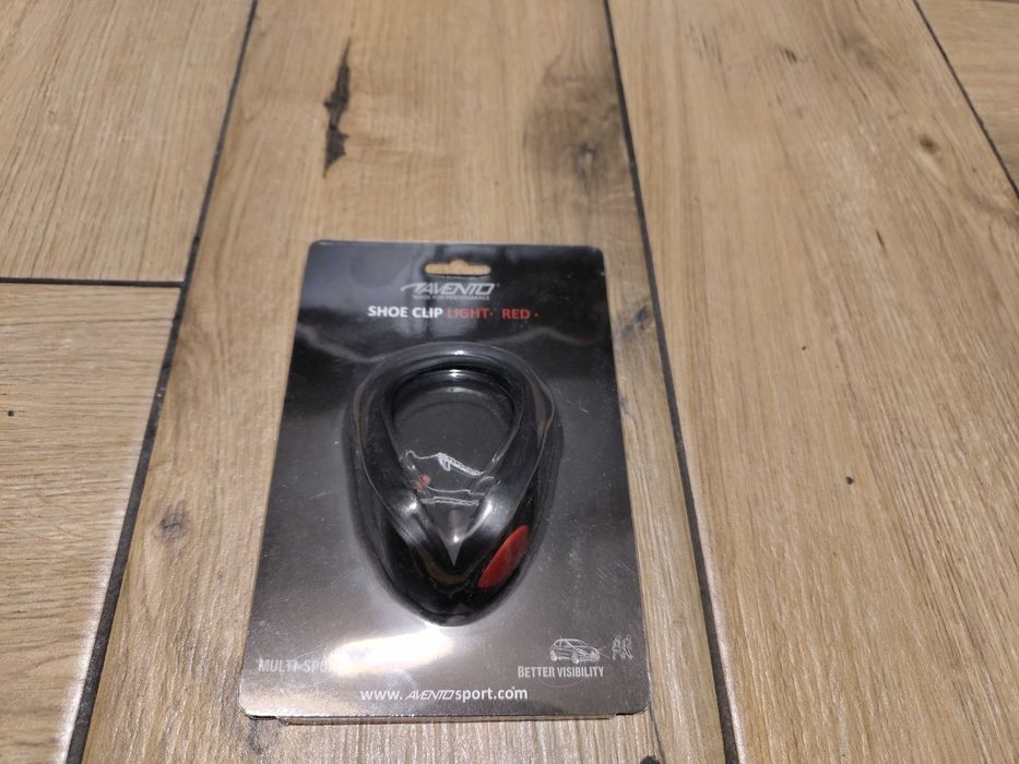 Opaska klips na buty LED firmy AVENTO kolor czerwony