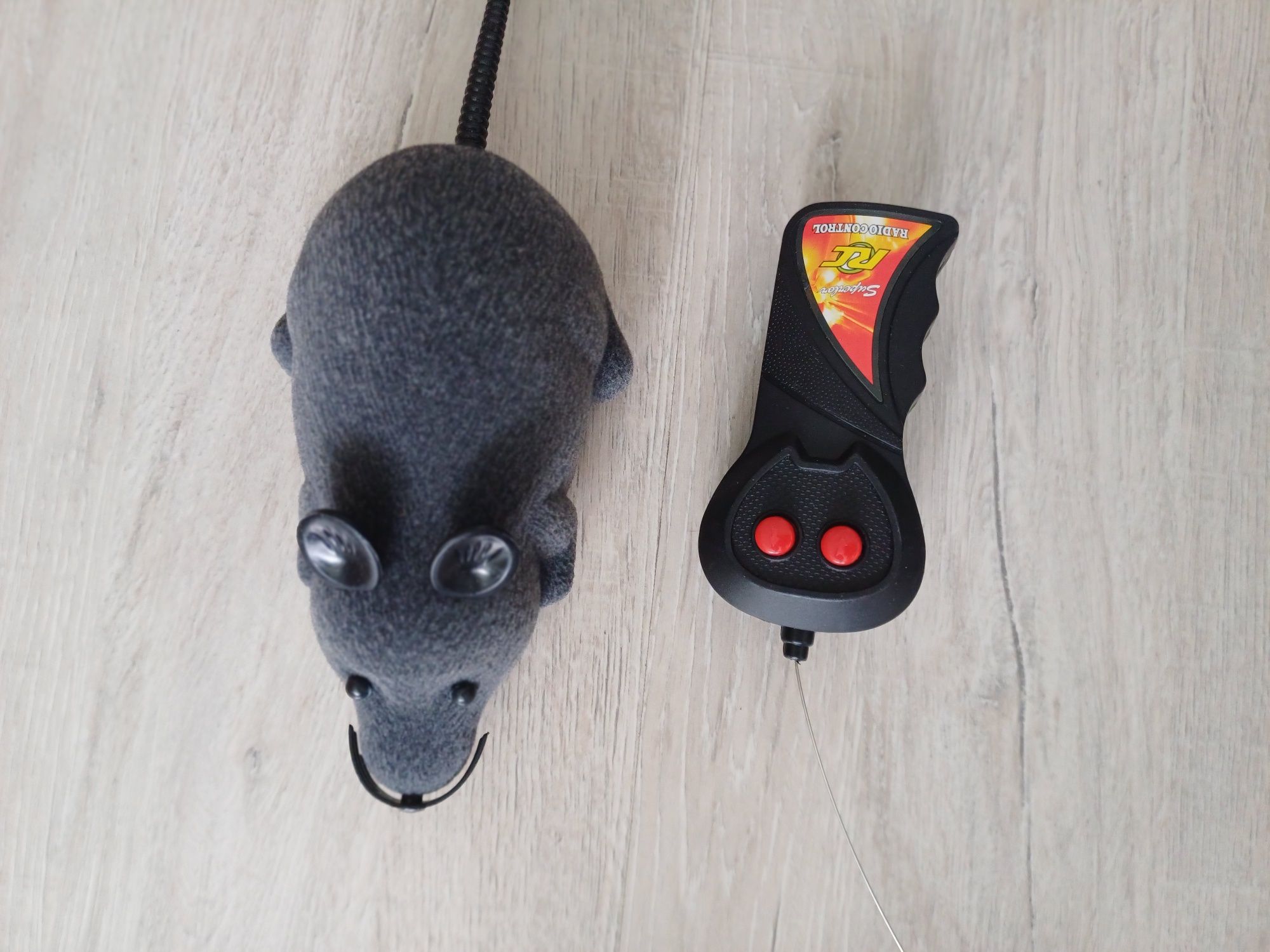 Mysz duża bezprzewodowa zabawka dla kota lub dziecka