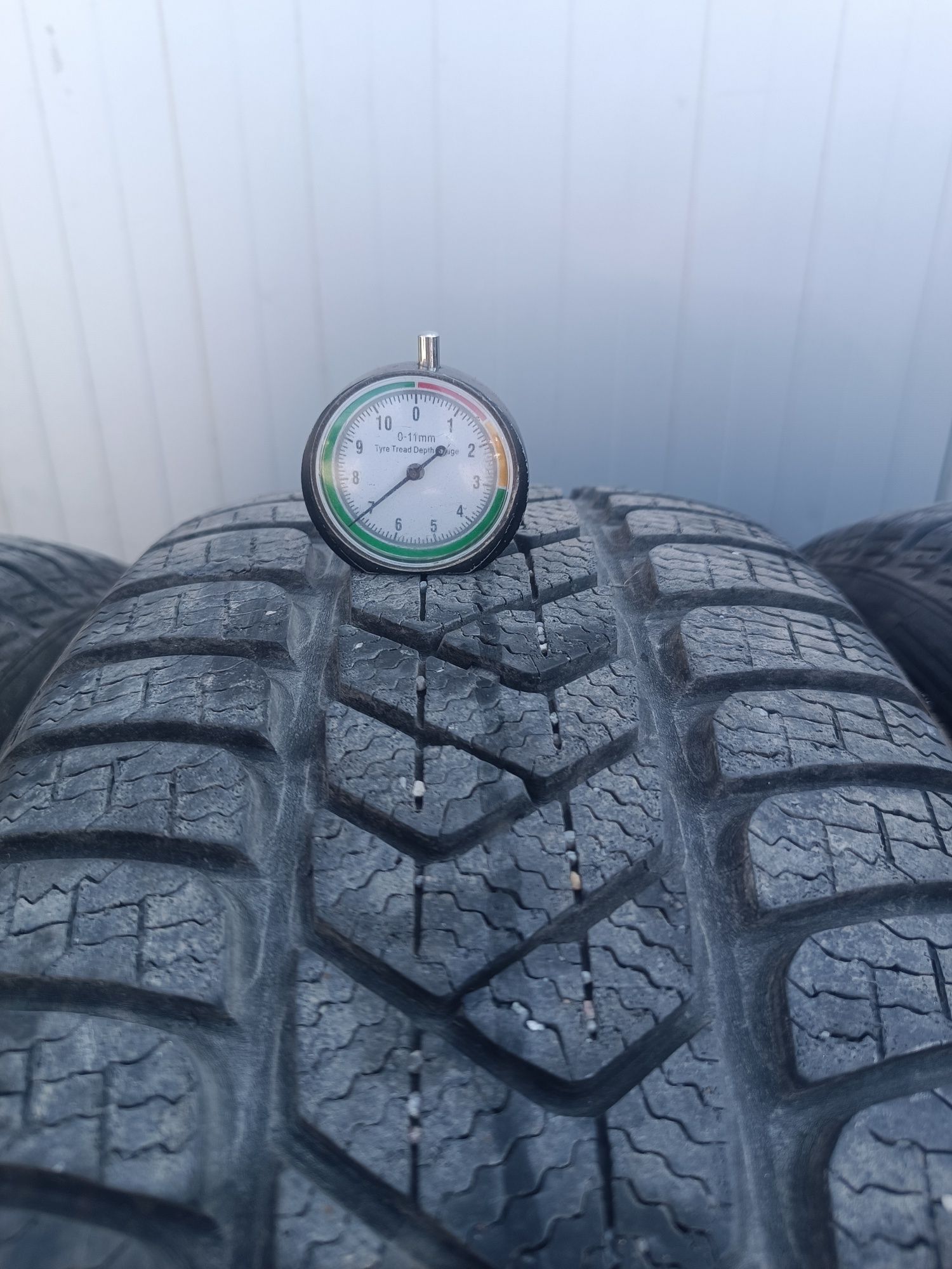 225/50R17 komplet opon zimowych Pirelli