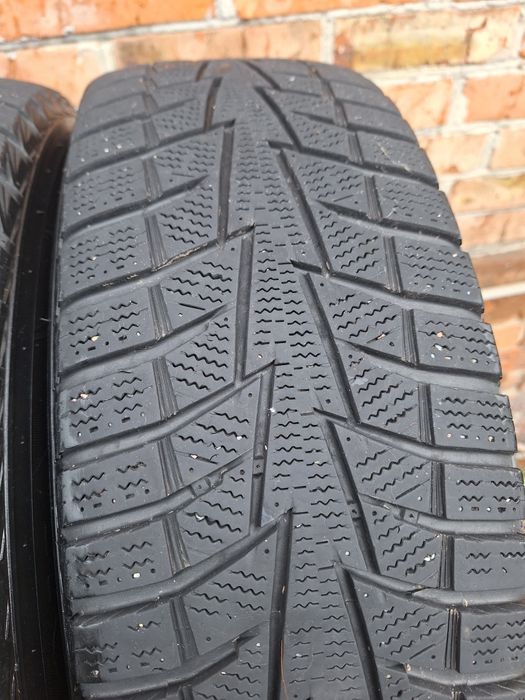 Зимова гума Hankook 215/70 R16