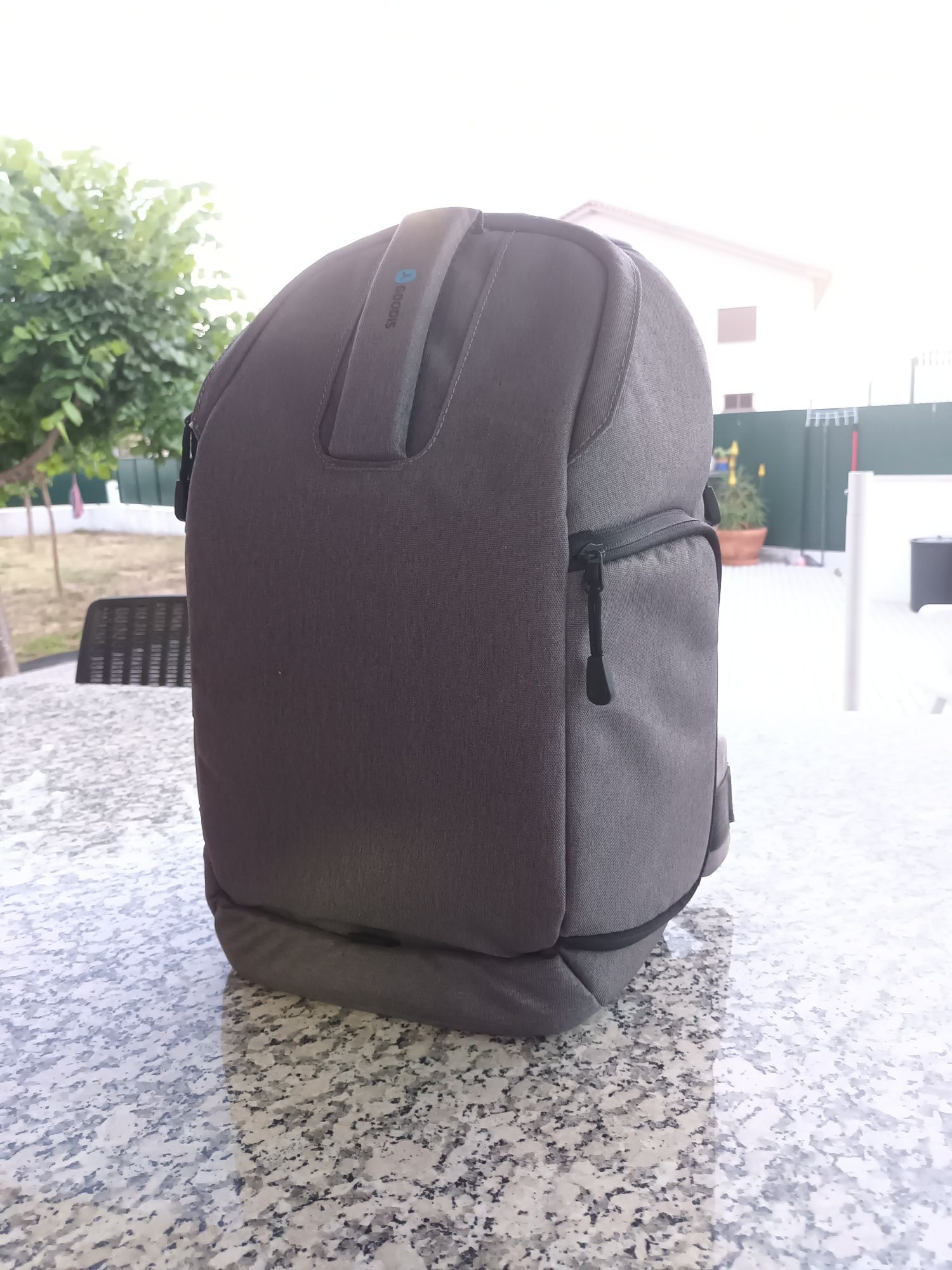 Mochila Cinza Goodis - Nova com Etiqueta e Capa Protetora Impermeável