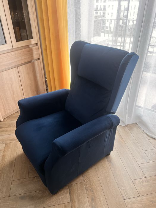 Uzywany fotel rozkładany uszak granatowy