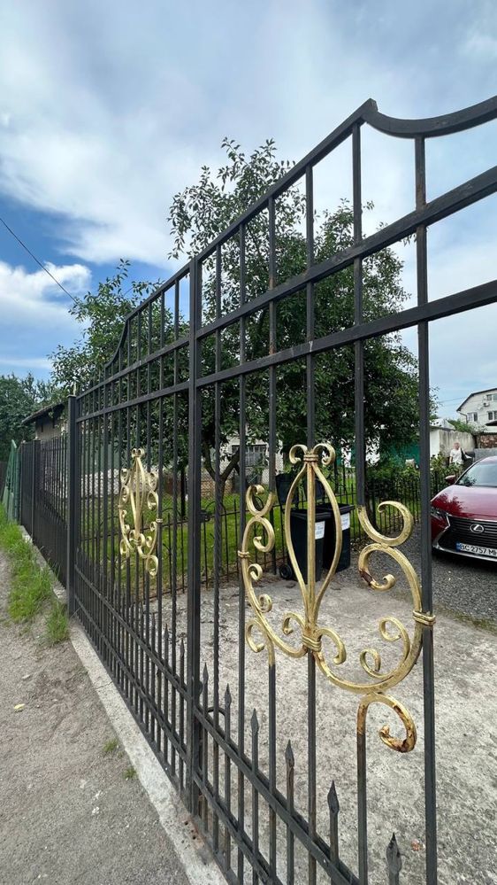 Продаж земельної ділянки з будинком Левандівка