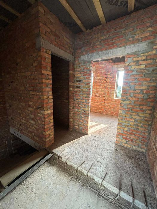 Новий таунхаус з червоної цегли в центральній частині міста. Галина