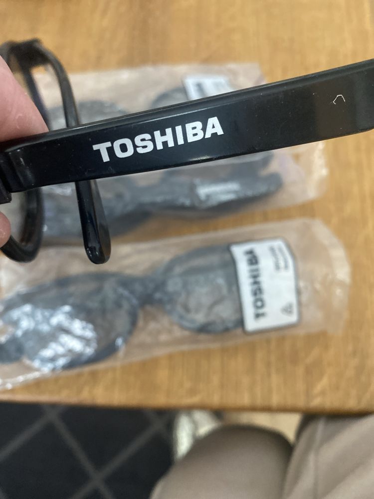 Nowe okulary 3 D. Tishiba