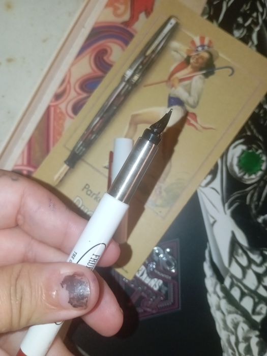 Agenda e caneta da Parker com postal duas revistas de oferta