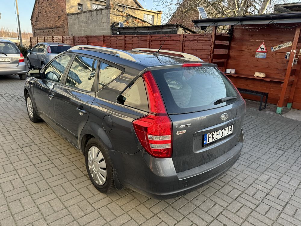 Kia Ceed 1.6 126 KM sprowadzona 2009 zarejestrowana zimówki TUV