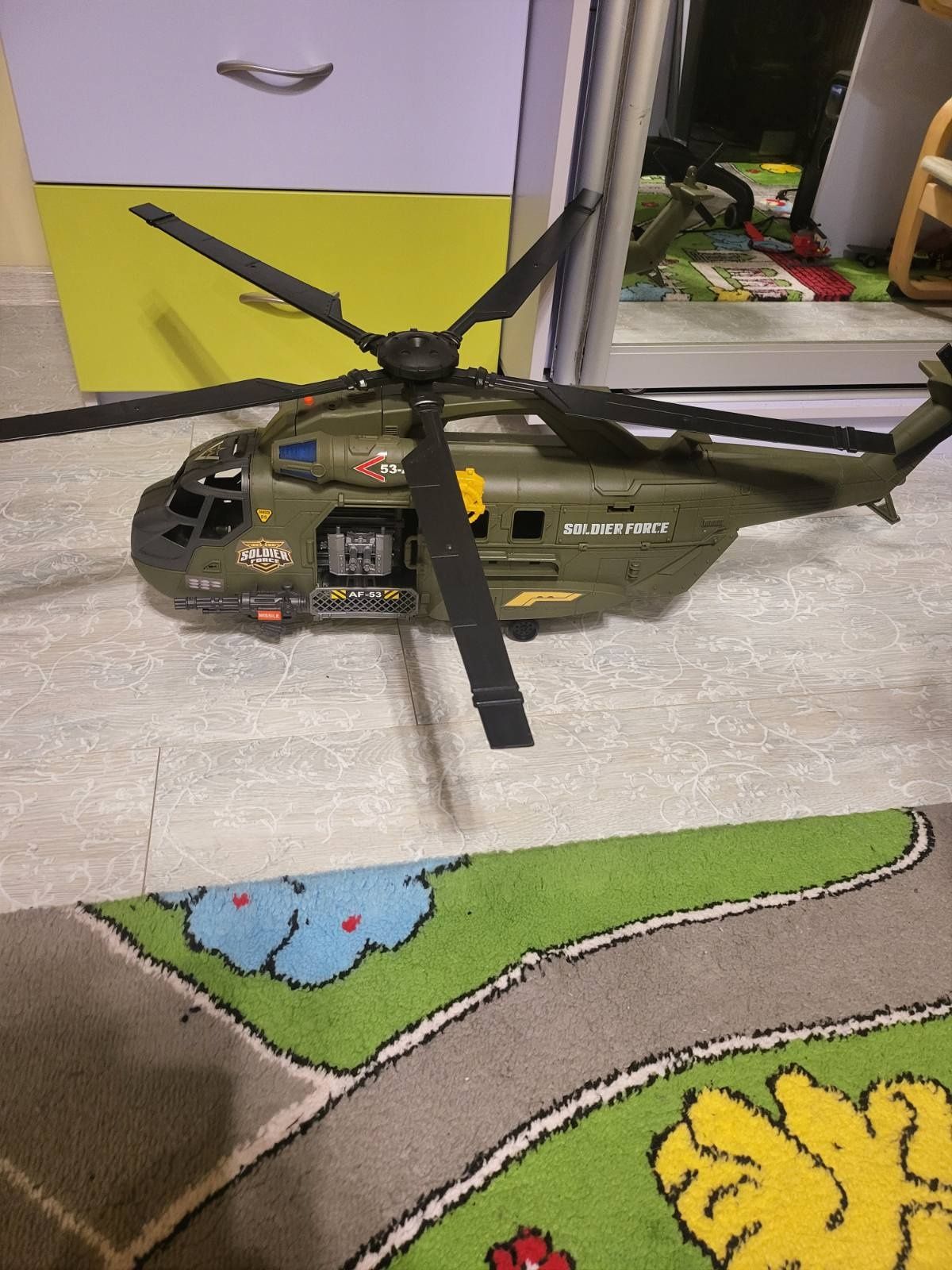 Игрушка вертолет