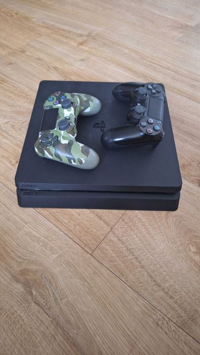 Playstation 4 PS4 1TB + 2 pady