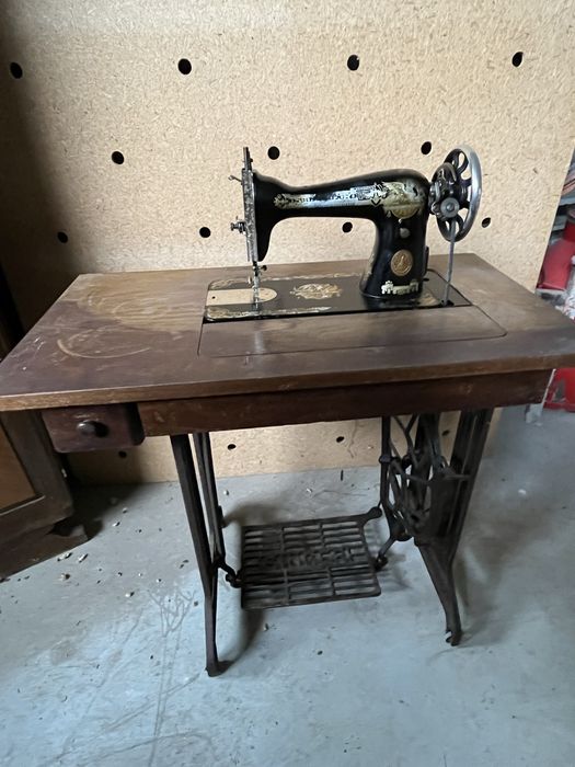 Máquina de costura Singer original de pedal – completa e antiga