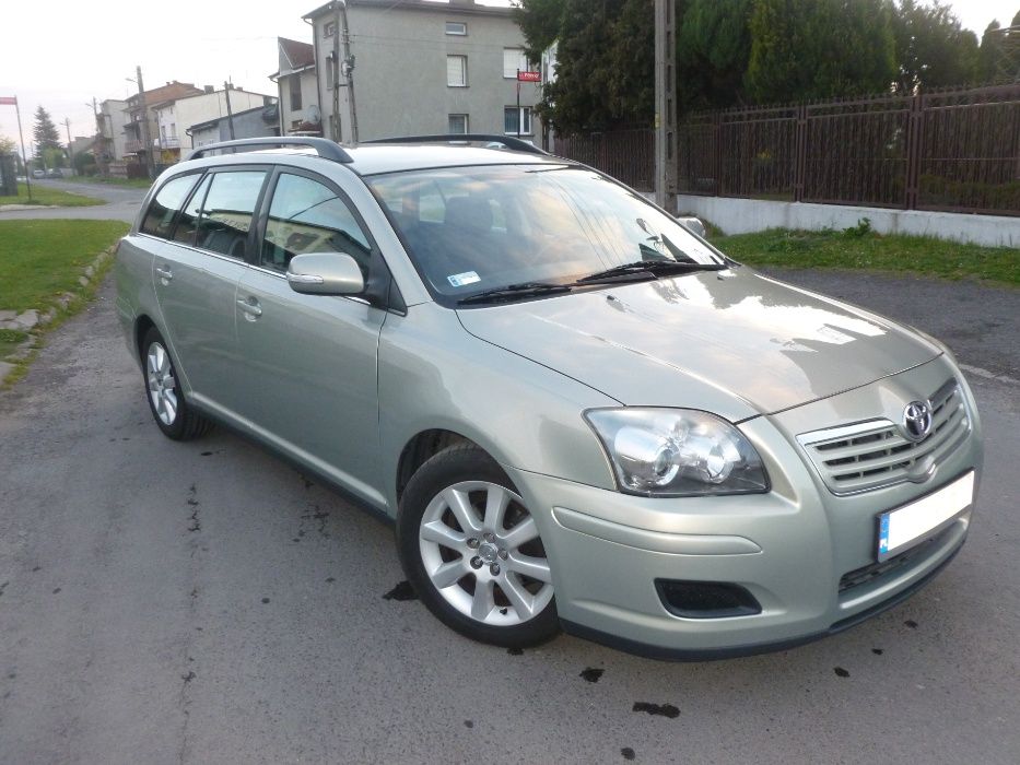 Toyota Avensis Benzyna