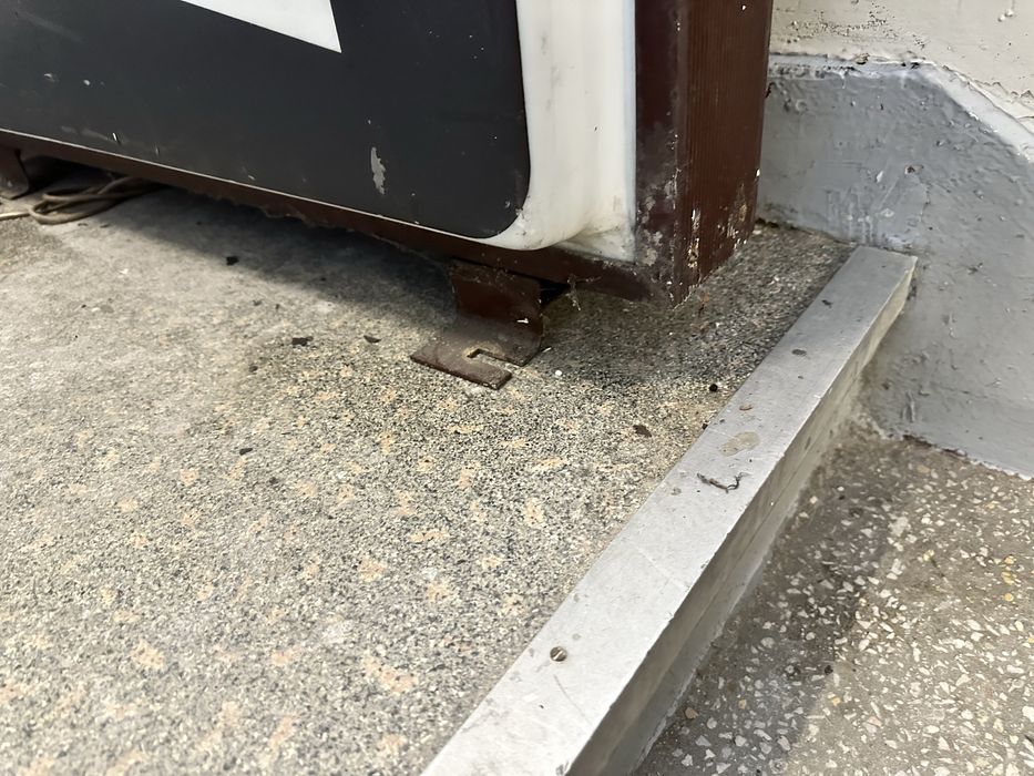 Sprzedam używany podświetlany kaseton reklamowy