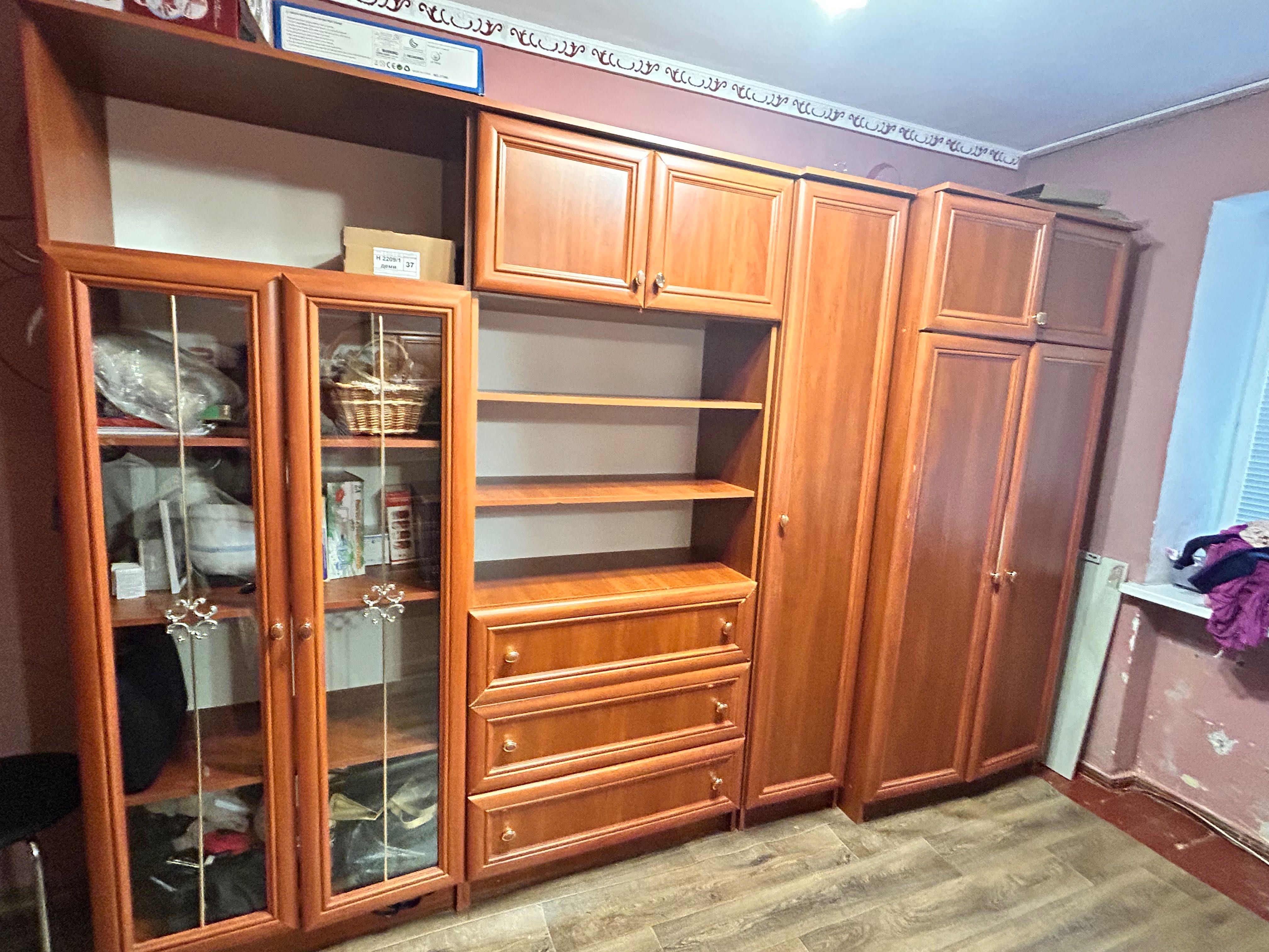 Стінка шафа сервант