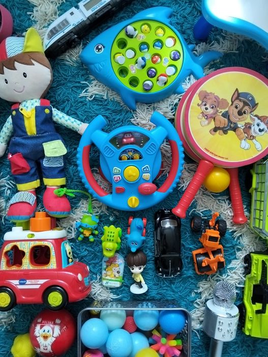 Zabawki dla dziecka, auta, piłki, sorter