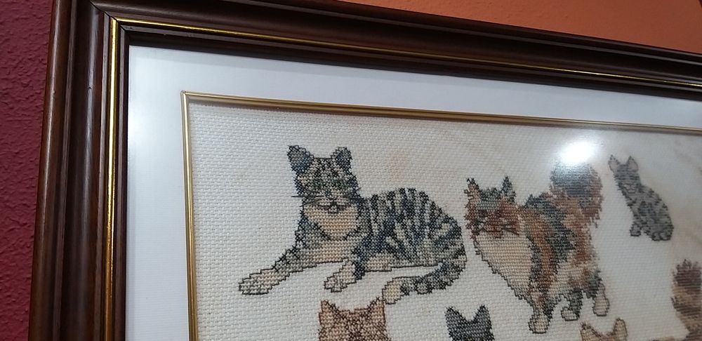Quadro com gatos, em ponto cruz.