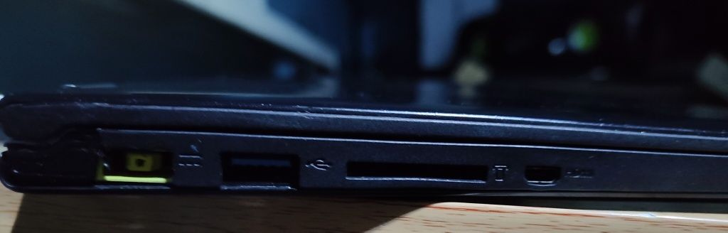 Sprzedam laptopa z funkcjami tabletu ekran dotykowy uszkodzony