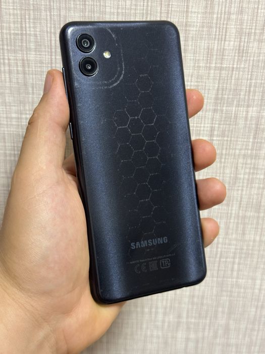 Samsung Galaxy A04e 3/64GB — чорний, гарний стан, поклеєне скло