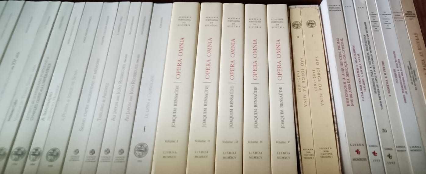 Biblioteca particular com 1080 livros + móvel