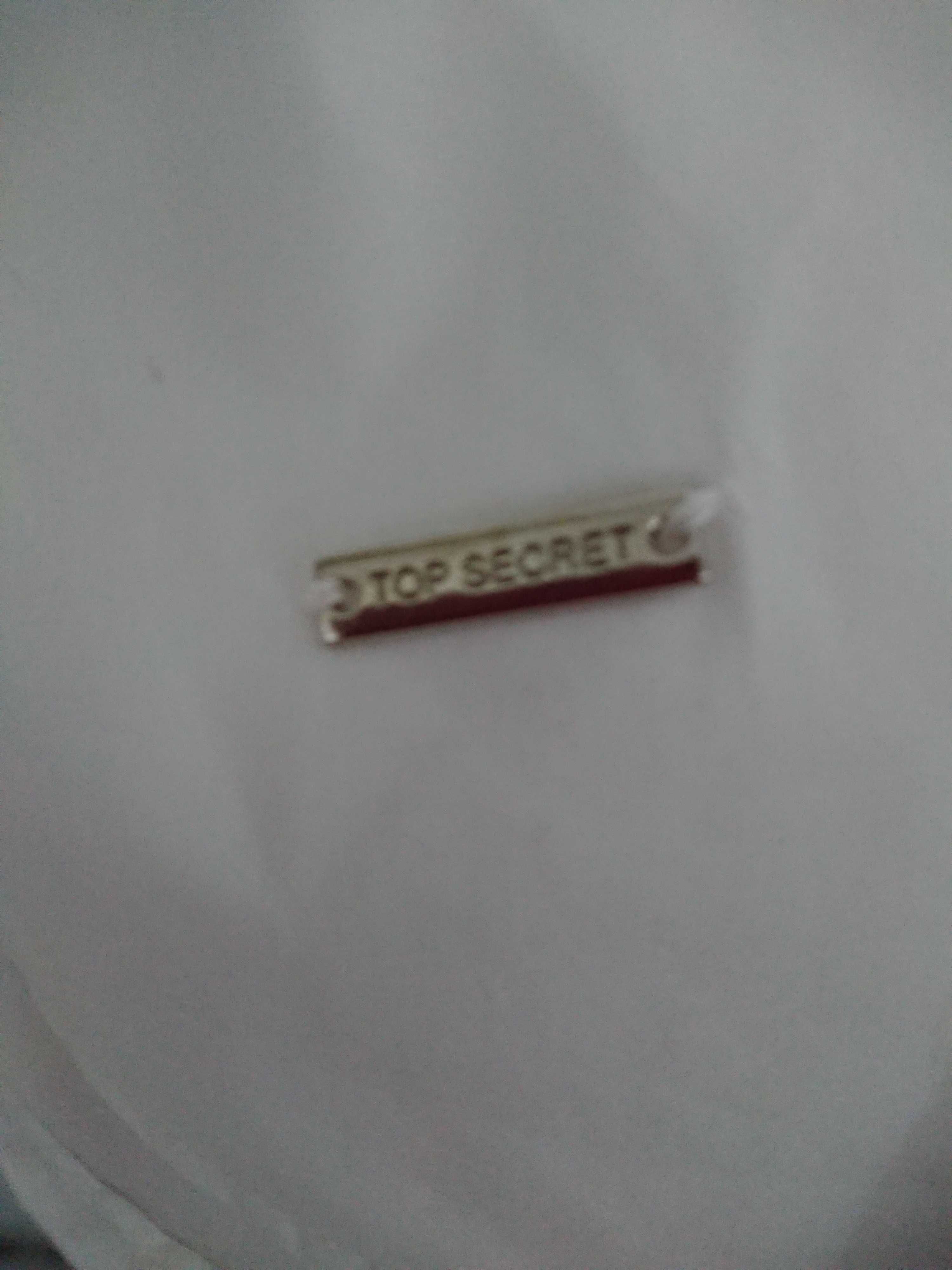 Biala koszula z aplikacjami rozm S/m ,firmy Top Secret .