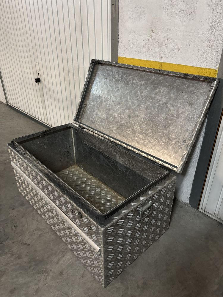Baú em alumínio texturado para pick-up