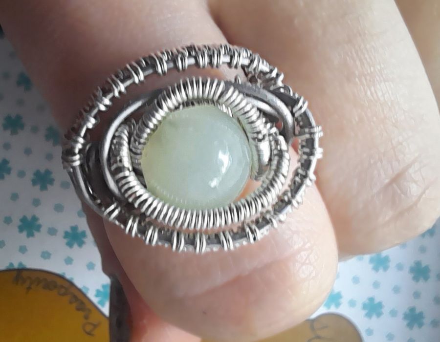 Anel em prata, brilha no escuro