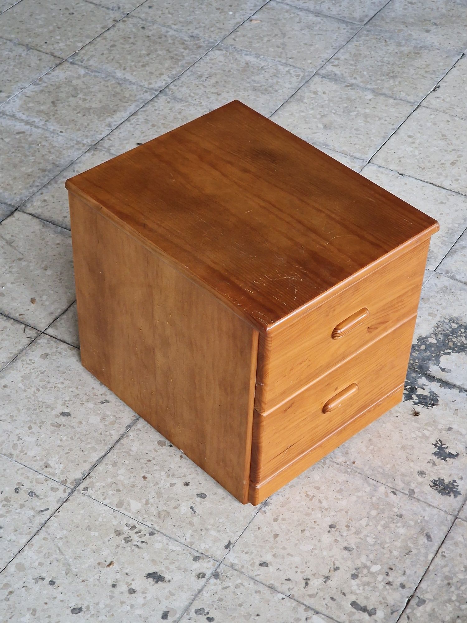 Mesa de apoio de pinho maciço