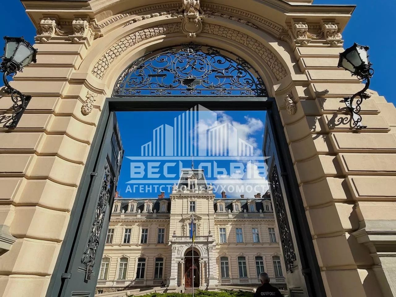 Продаж квартири в центрі, вул. Коперника ( Палац Потоцьких )
