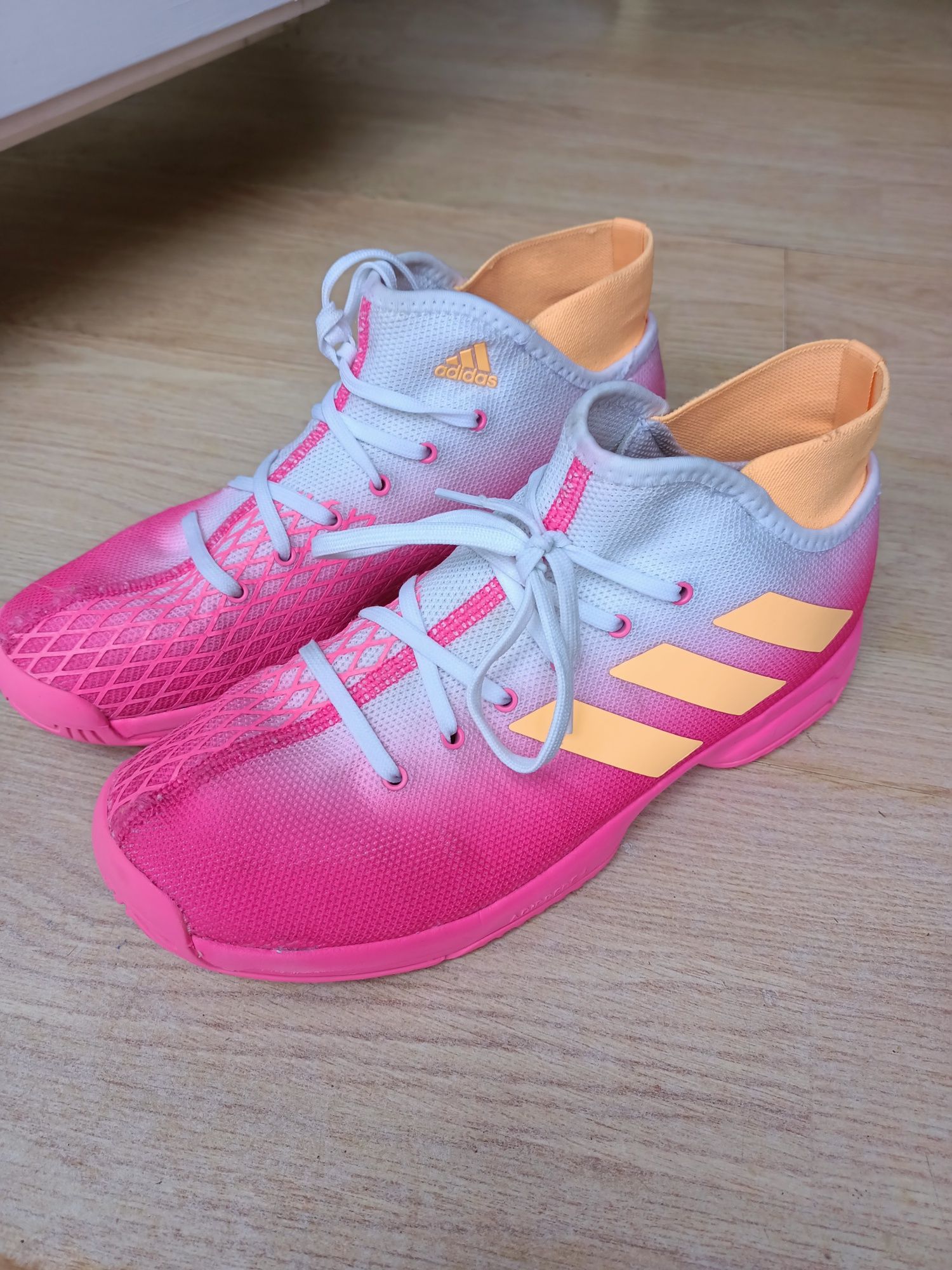 Buty adidas do tenisa, na co dzień