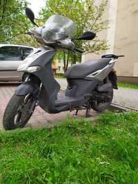 Skuter Kymco 50 2T z dużym kufrem