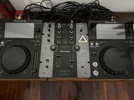 Mesa DJ  Pioneer - 2 XDJ700 + DJM250