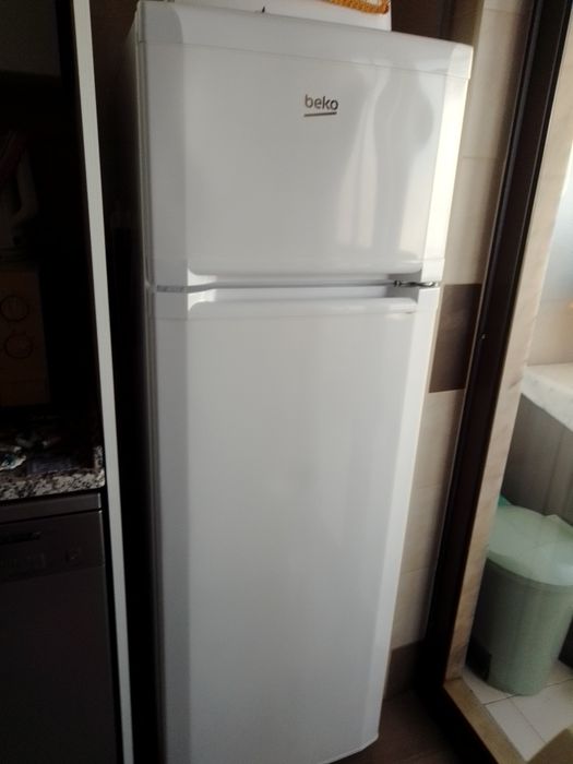 Frigorífico com congelador da marca BEKO