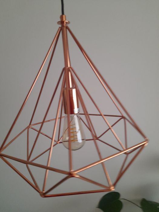 Candeeiro de tecto piramidal