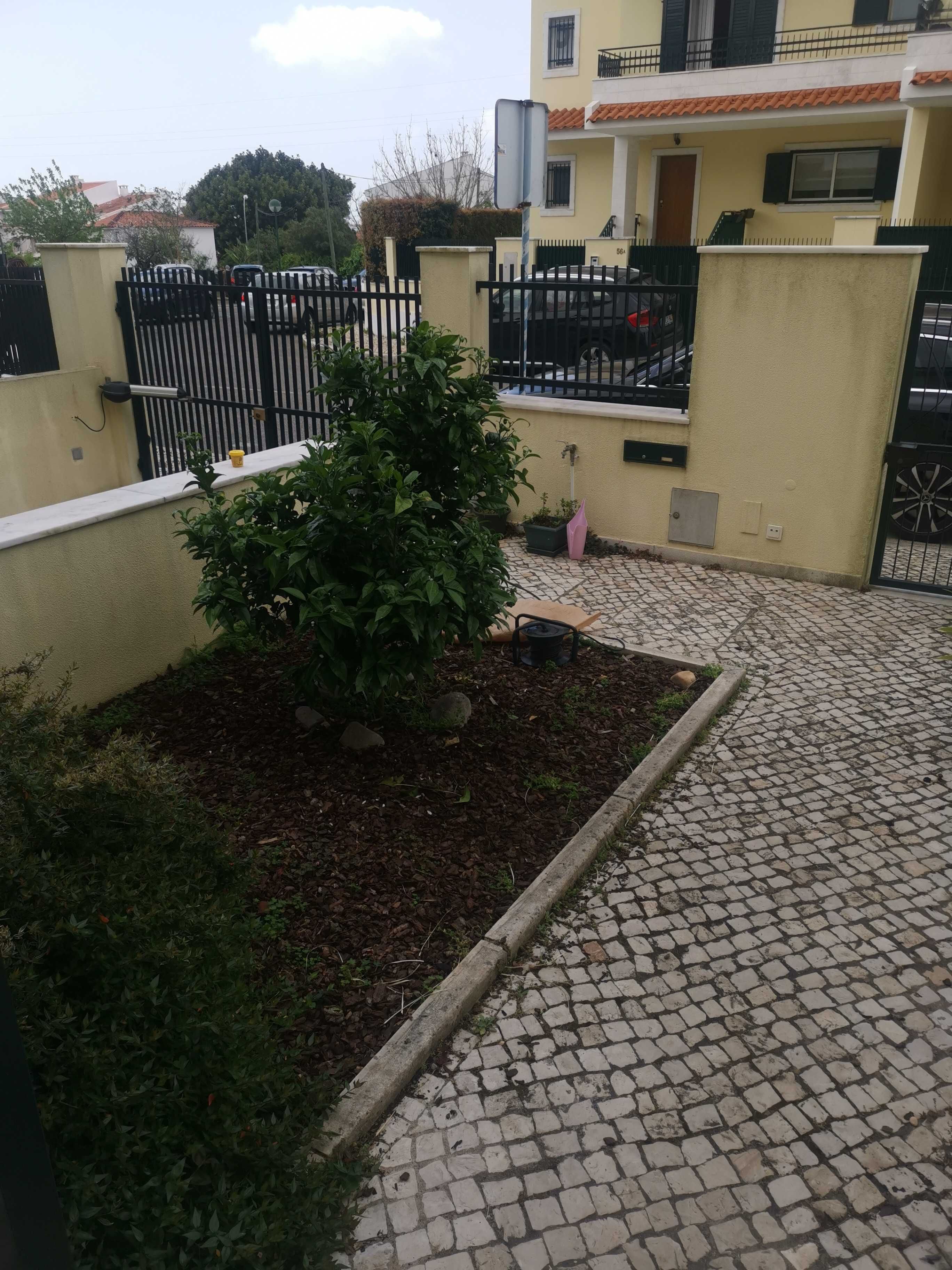 Moradia T4 Mobilada junto ao Oeiraspark e acesso A5