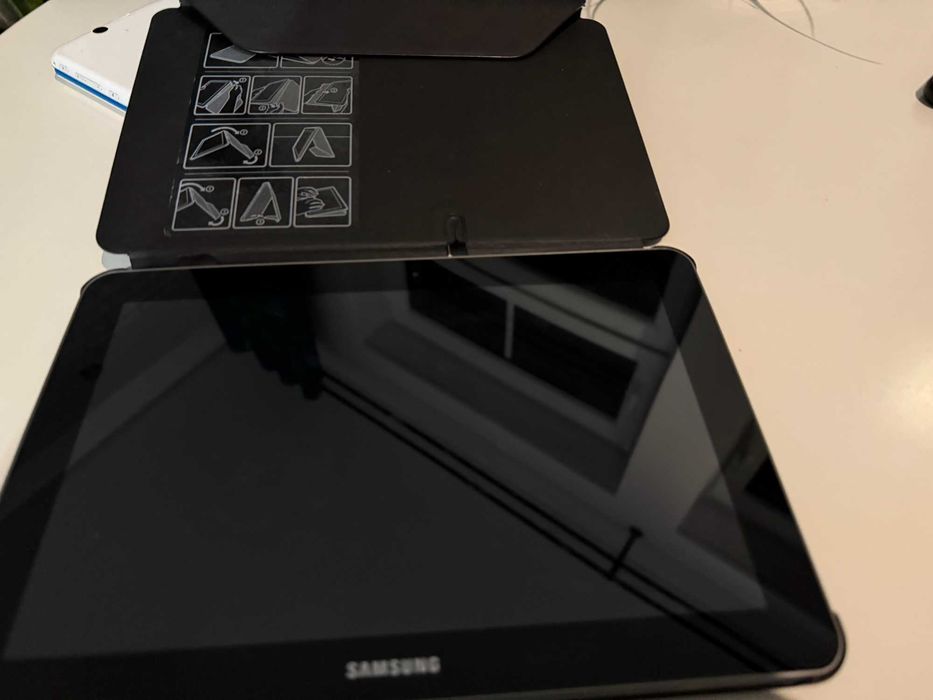 tablet Samsung Galaxy Tab A 10.1" wraz z etiu - stan bardzo dobry