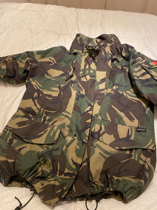 Varias peças de roupa Homem