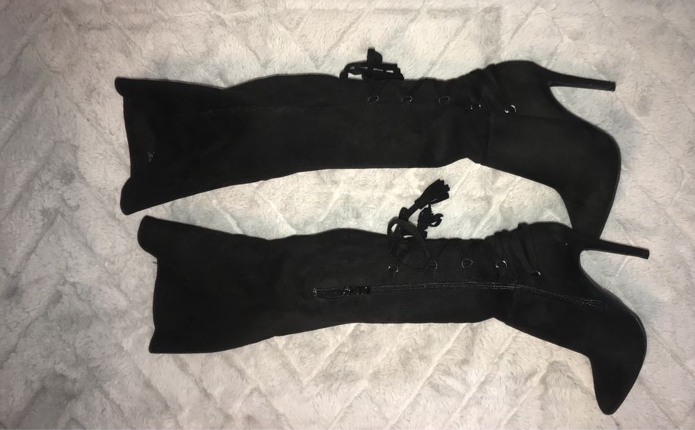 Wysokie czarne zamszowe szpilki