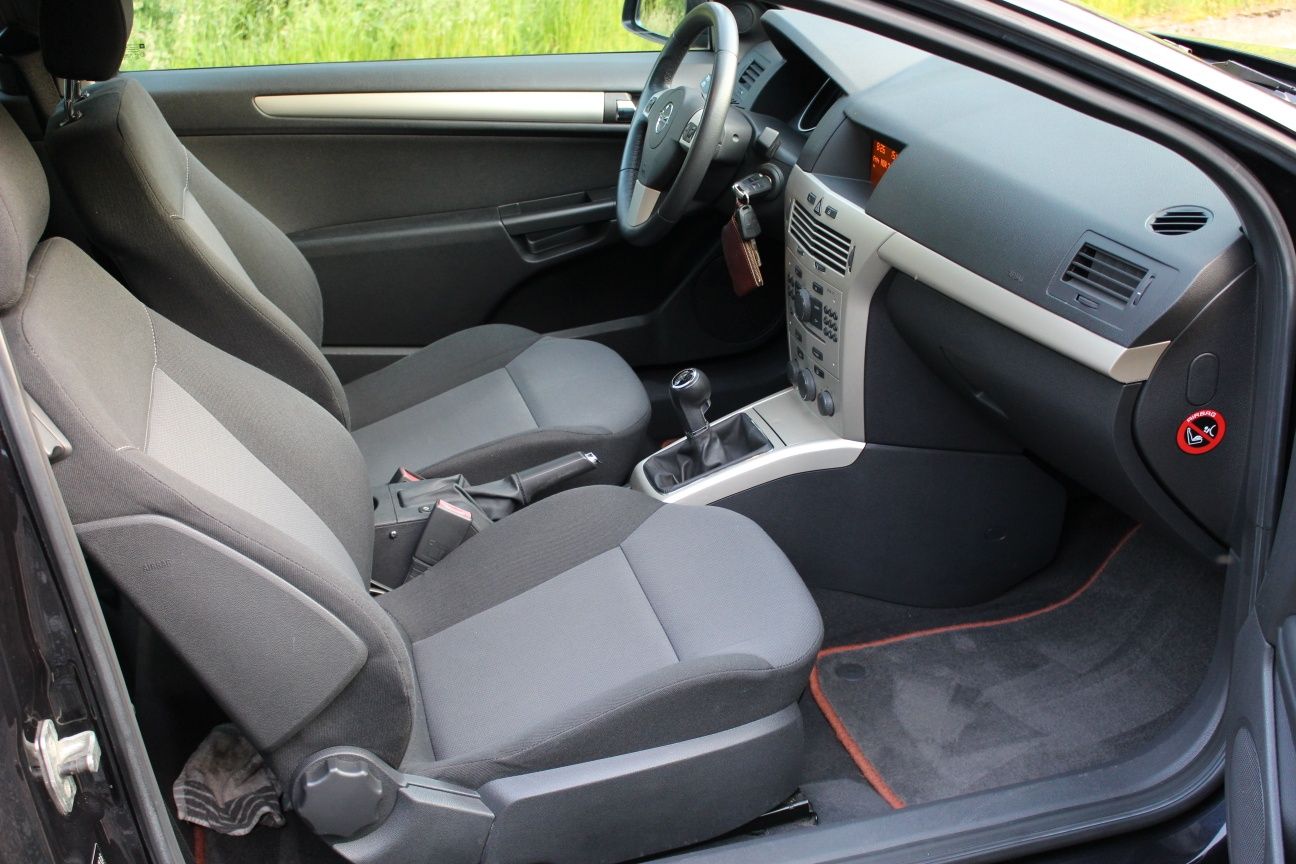 Opel Astra GTC 1.4 benzyna 2008