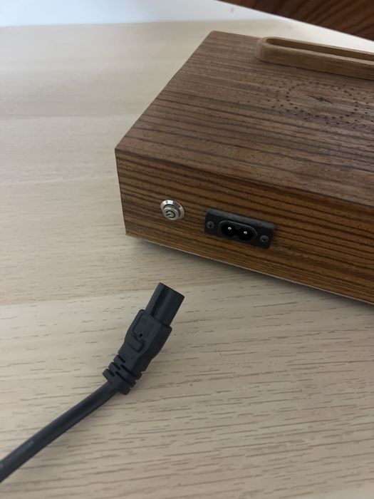 Колонка програвач в дереві