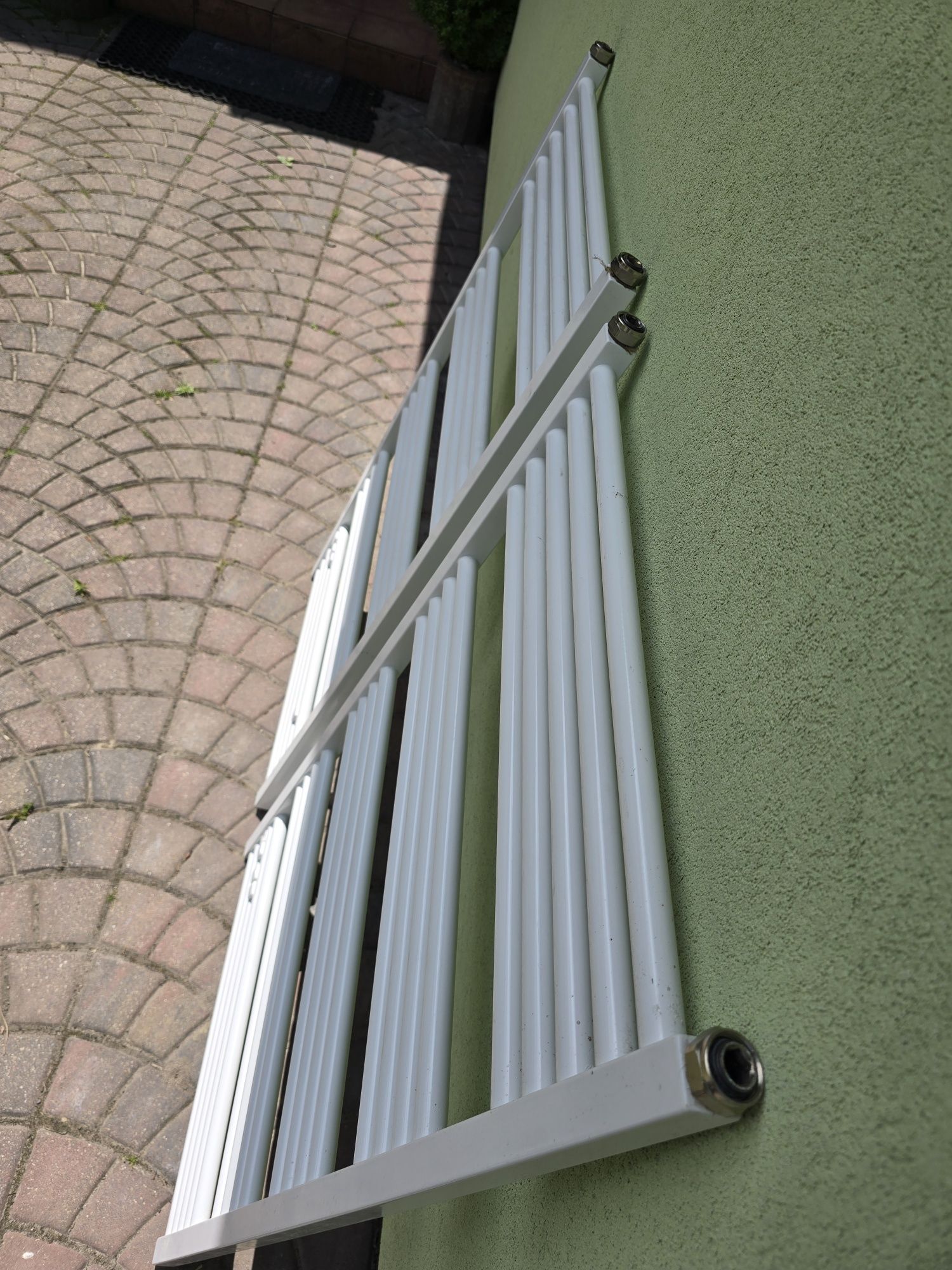 Grzejnik łazienkowy FIDO 1133/600 RAL 9016 2szt moc 590W
