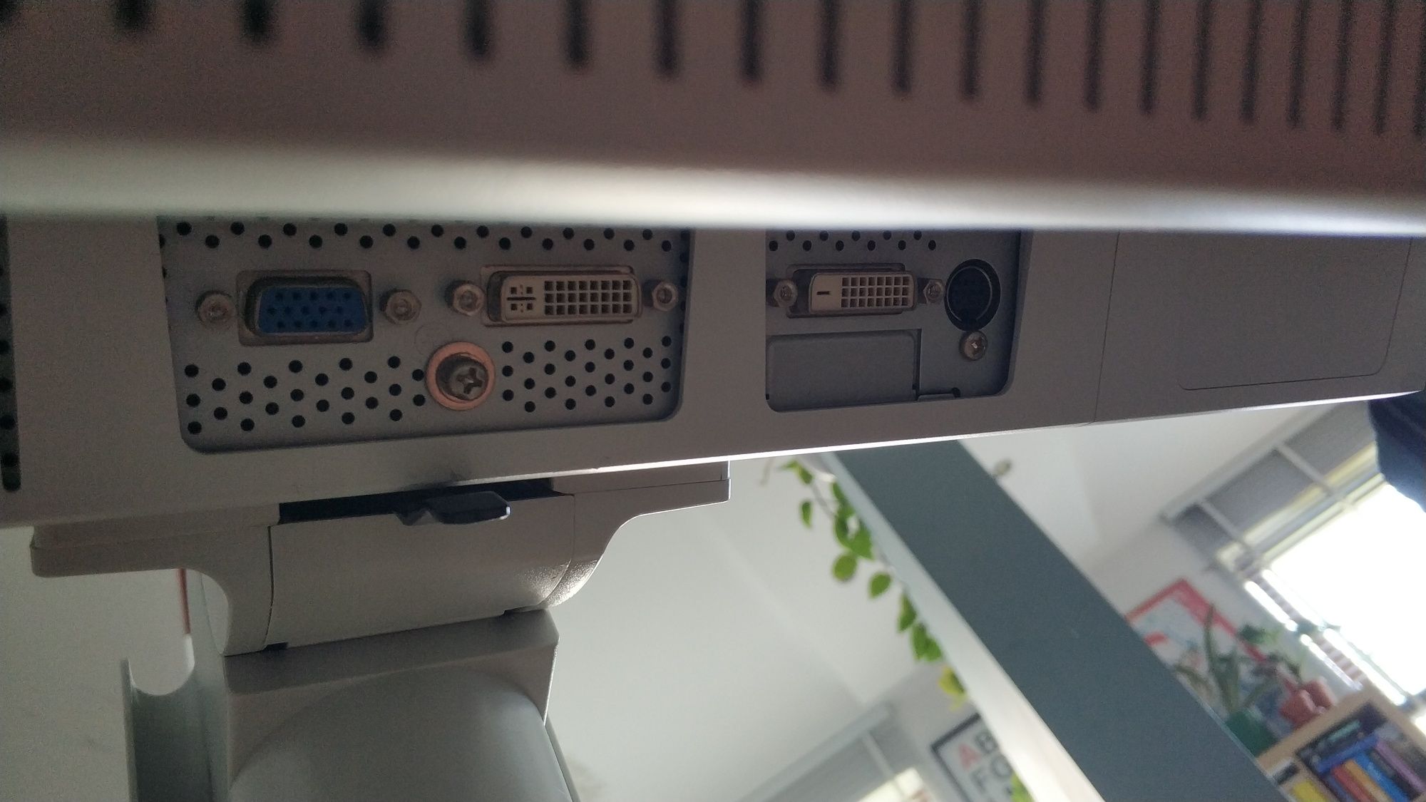 profesjonalny monitor graficzny NEC MultiSync LCD 2690WUXi 26" cali