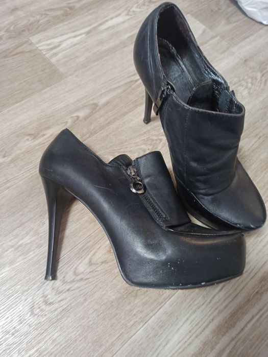 Кожаные полусапоги, ботинки на каблуке, шпильке Vitto Rossi