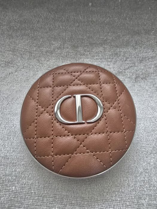 puder brązujący do twarzy Dior Forever Nude Bronze w odcieniu 04 Warm.