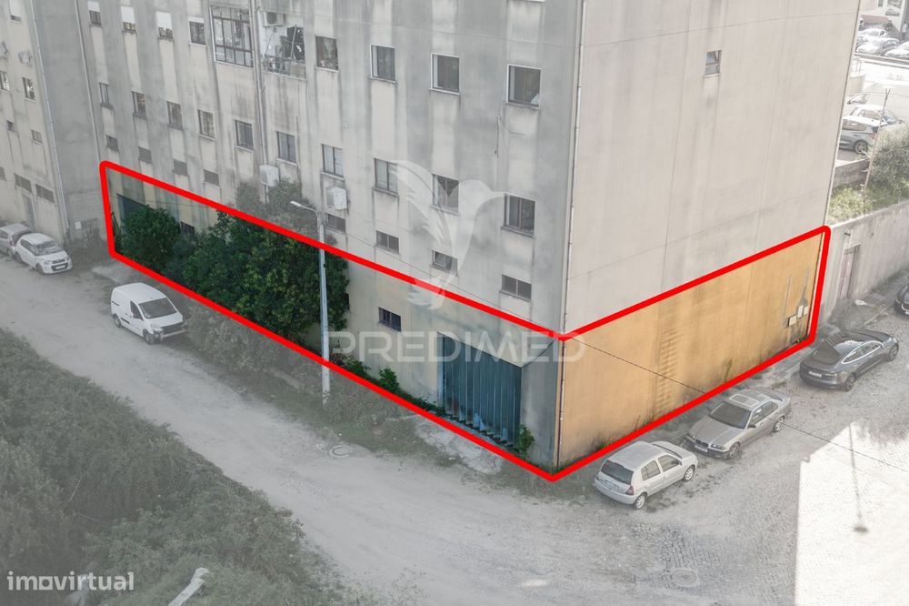 Armazéns para Venda – Lago, Amares (610 m²)