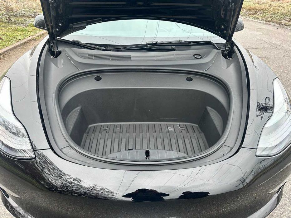 продам Tesla 3 2023
