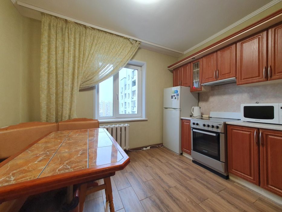 1к, Драгоманова 8а, 45м2, генератор, метро Позняки 15 мин