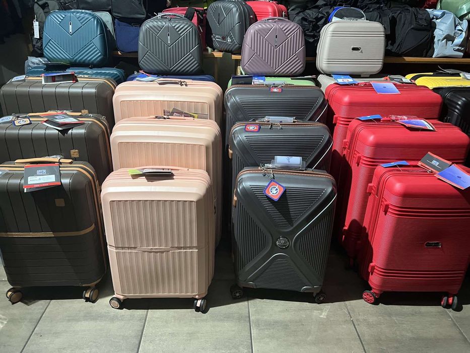 Чемодан  Большой Полипропилен