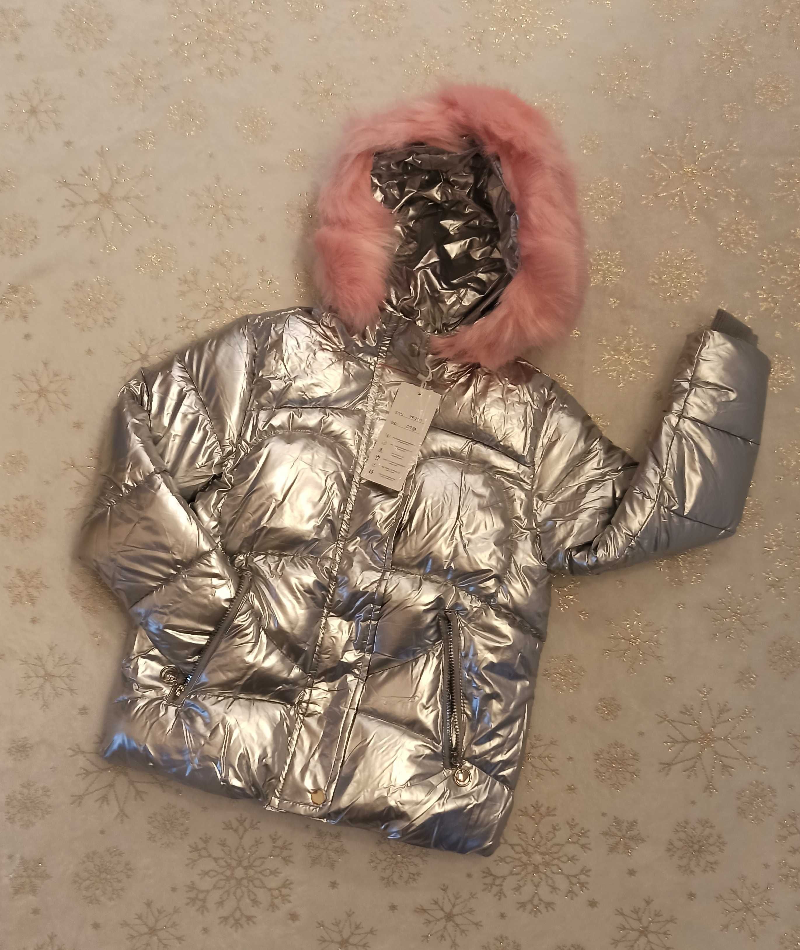Cieplutka srebrna błyszcząca kurtka z różowym futerkiem r. 6 lat