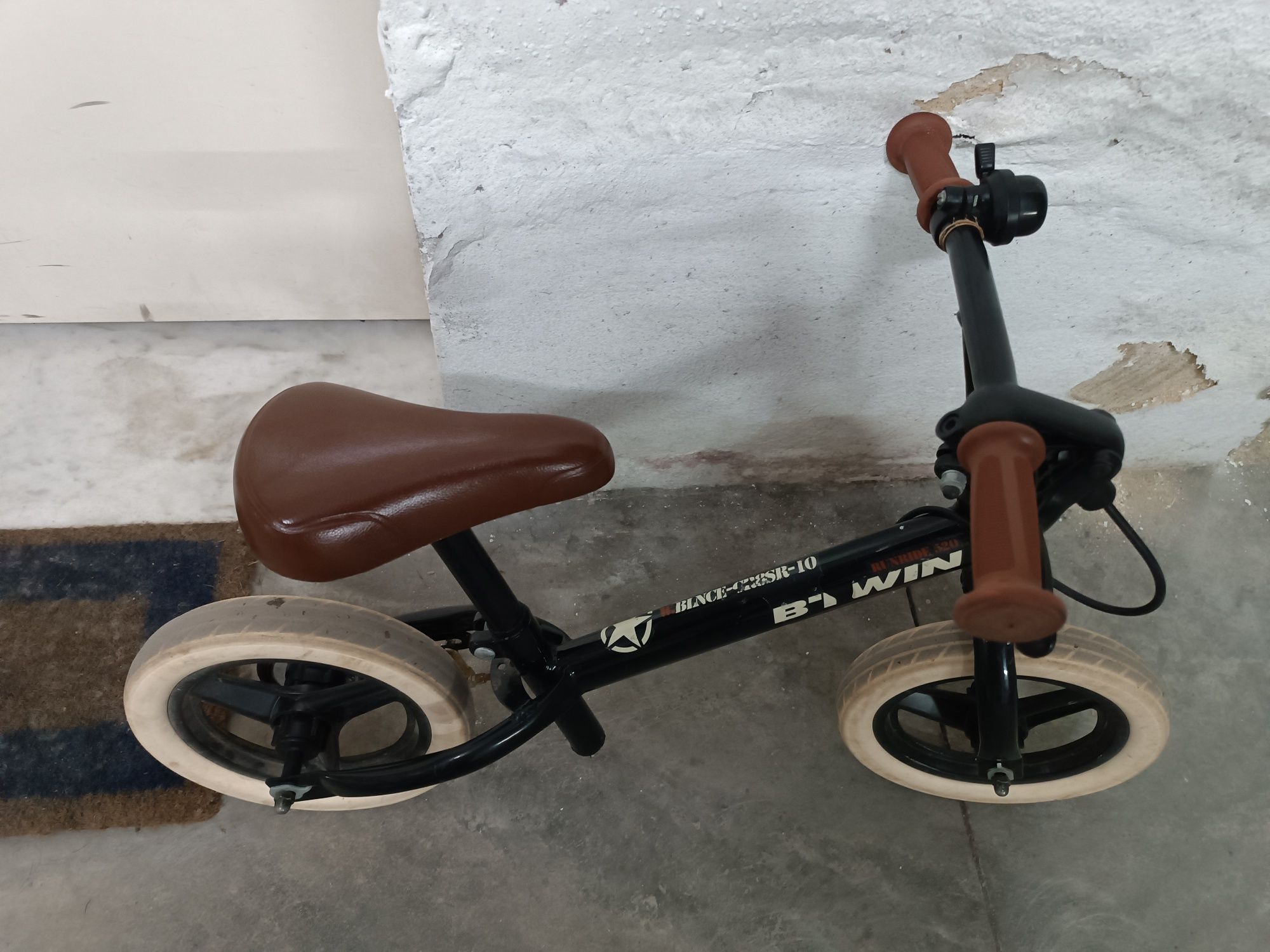 Bicicleta BTwin 10' sem pedais