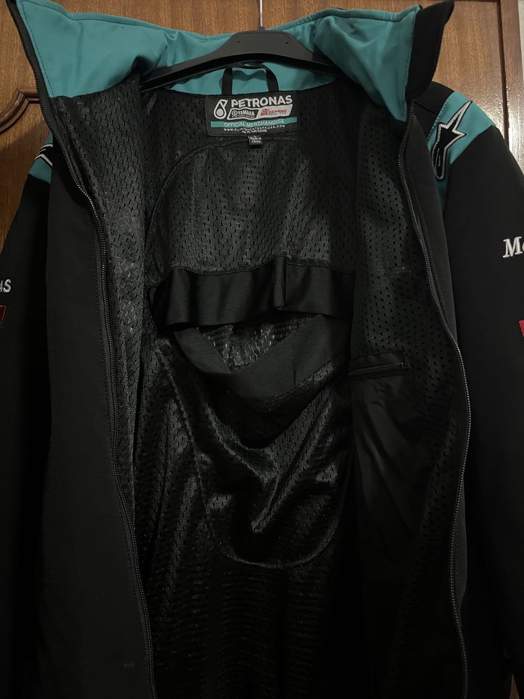 Vendo casaco petronas